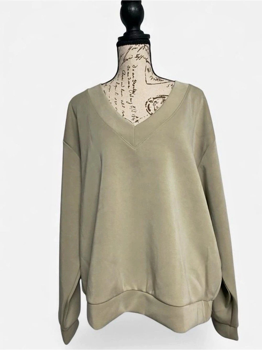 A New Day V-Neck Sweatshirt in Green Size Large NWT